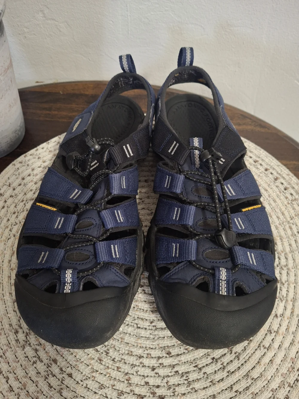 Keen Newport H2 Men's Blue & Black Outdoor Sandals Size 9.5.